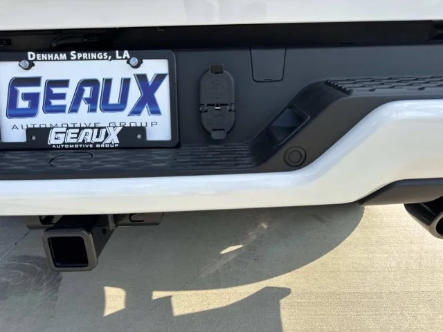 New 2026 Ivory White Tri-Coat Pearl-Coat Exterior Paint RAM Laramie image 28