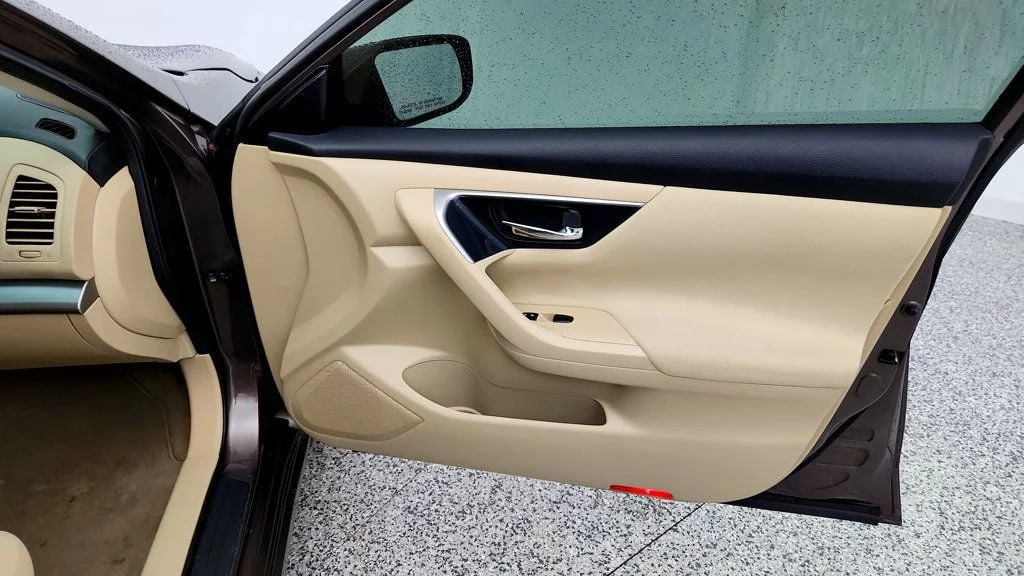 Used 2014 Java Metallic Nissan 4dr Sedan I4 2.5 SV image 24