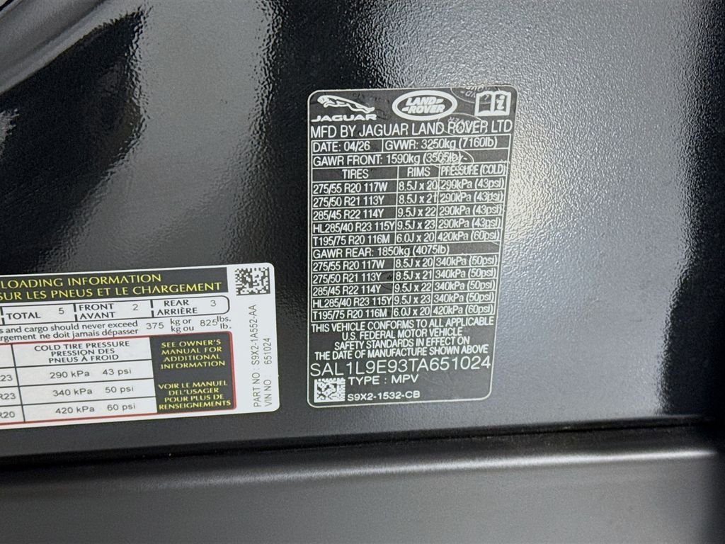 New 2026 Santorini Black LAND ROVER Dynamic SE image 34