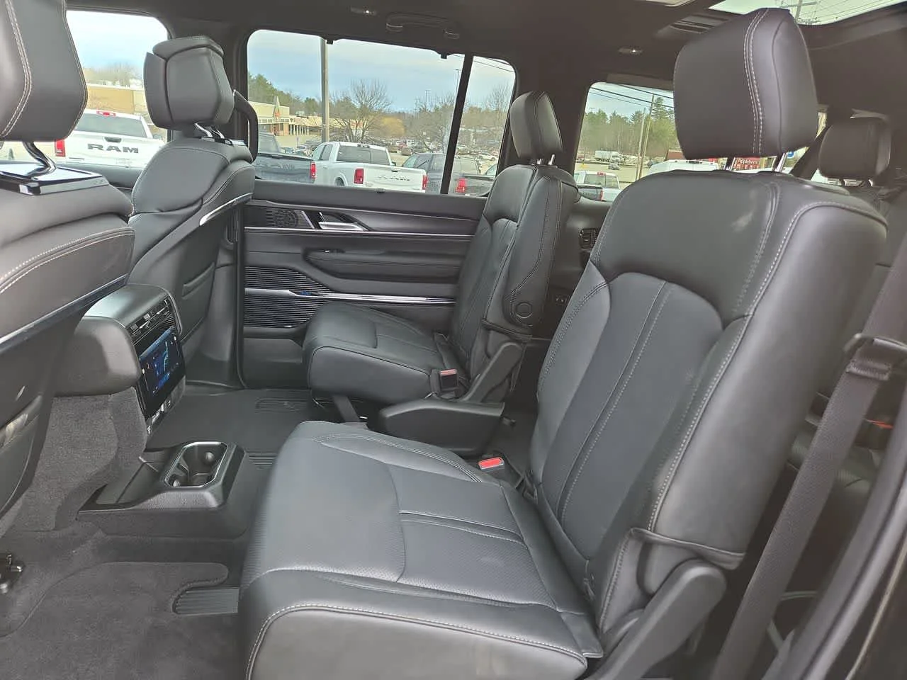 New 2026 High Gloss Black Exterior Paint Jeep Summit Obsidian image 15