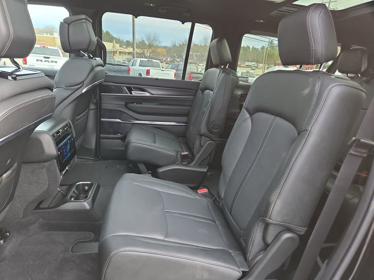 New 2026 High Gloss Black Jeep Summit Obsidian image 15