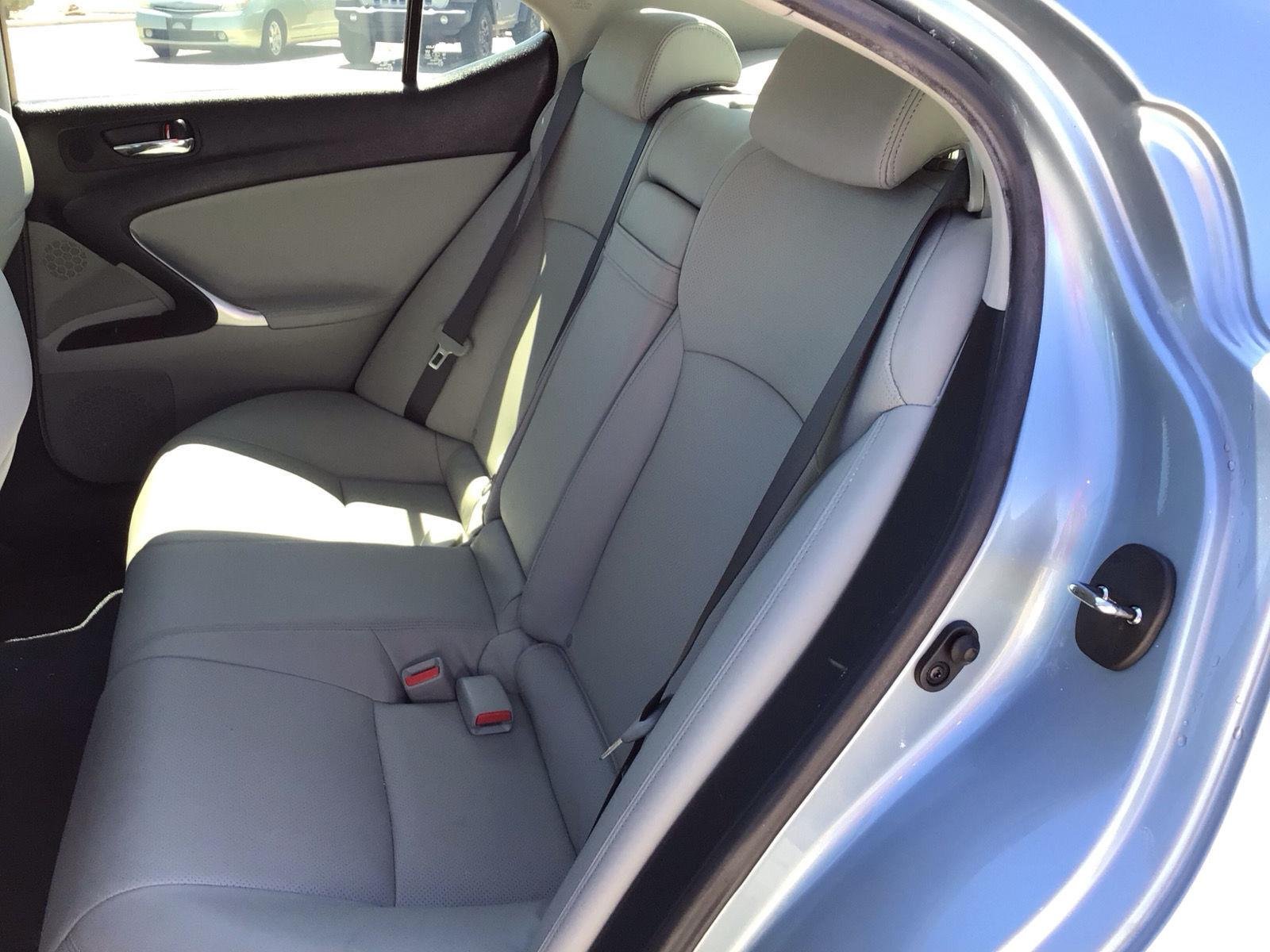 Used 2007  Lexus Base image 13