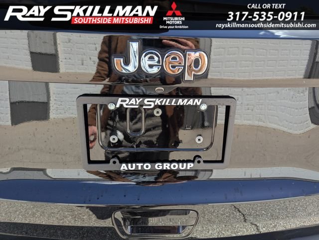 Used 2018 Black Jeep Latitude image 7