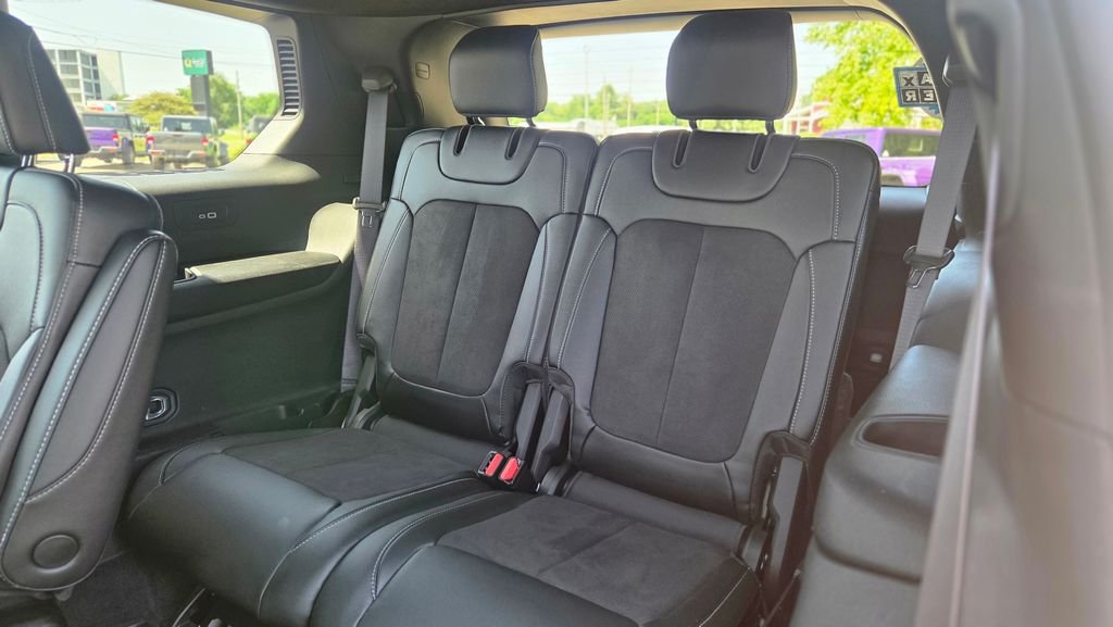 Used 2023 Silver Jeep Altitude image 28