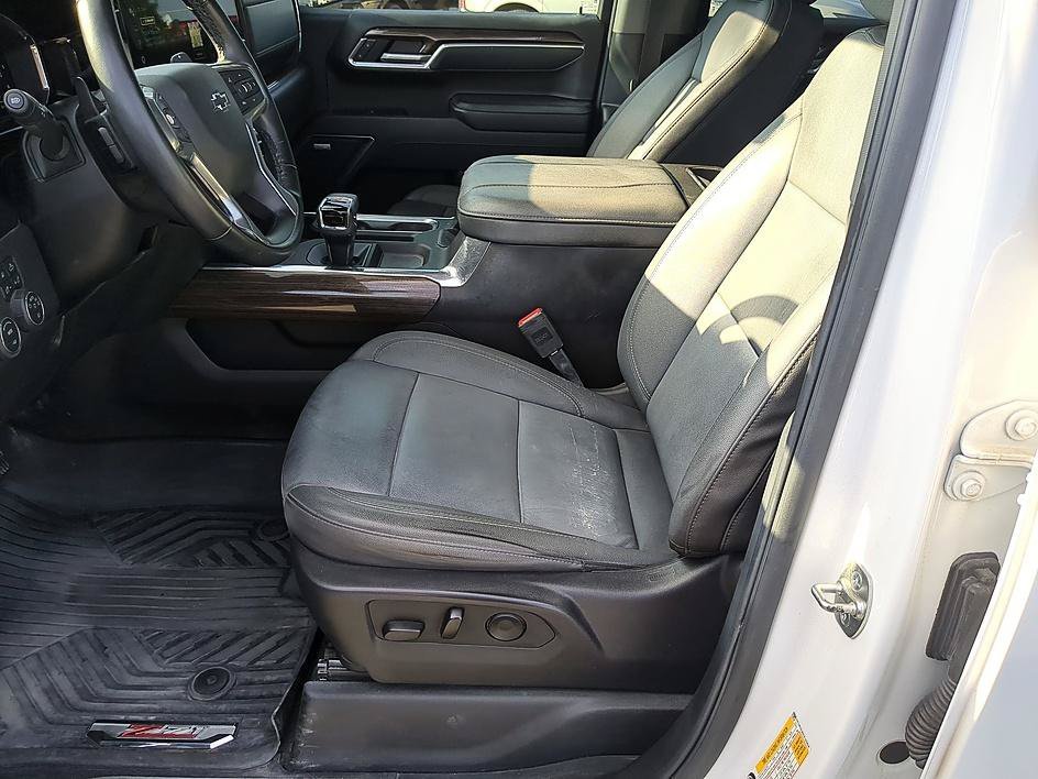 Used 2025 Summit White Chevrolet RST image 15
