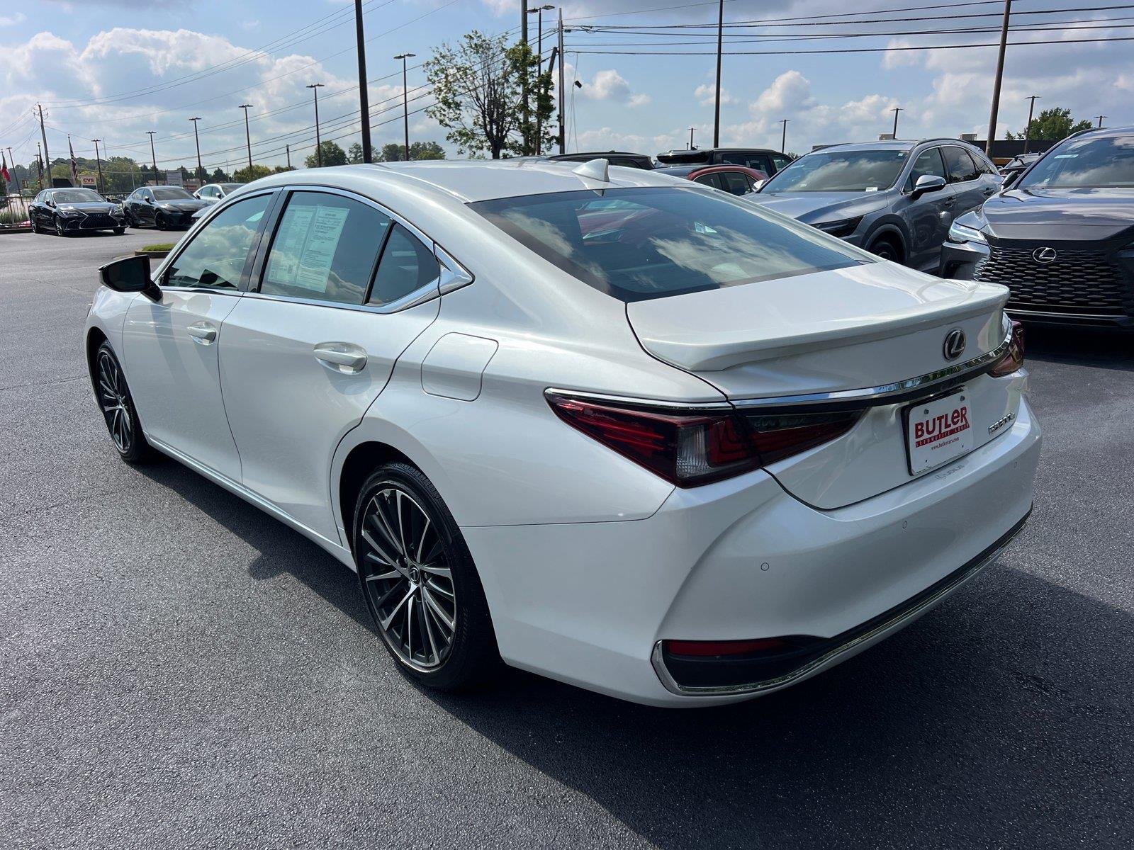 Used 2025 Eminent White Pearl Lexus ES 300h image 7