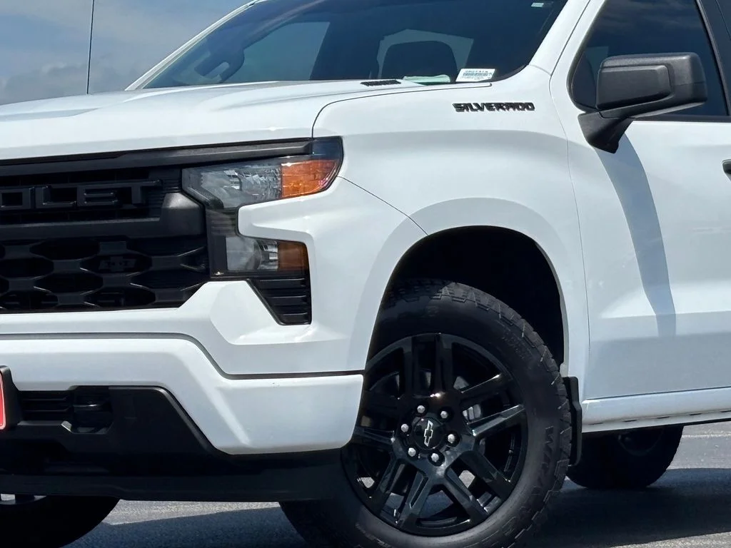 Used 2025 White Chevrolet Custom image 2