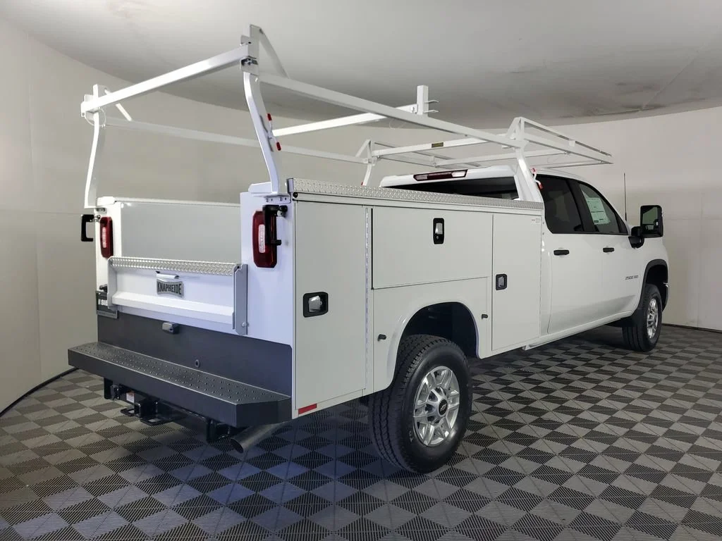 New 2026 Summit White Chevrolet WT image 4