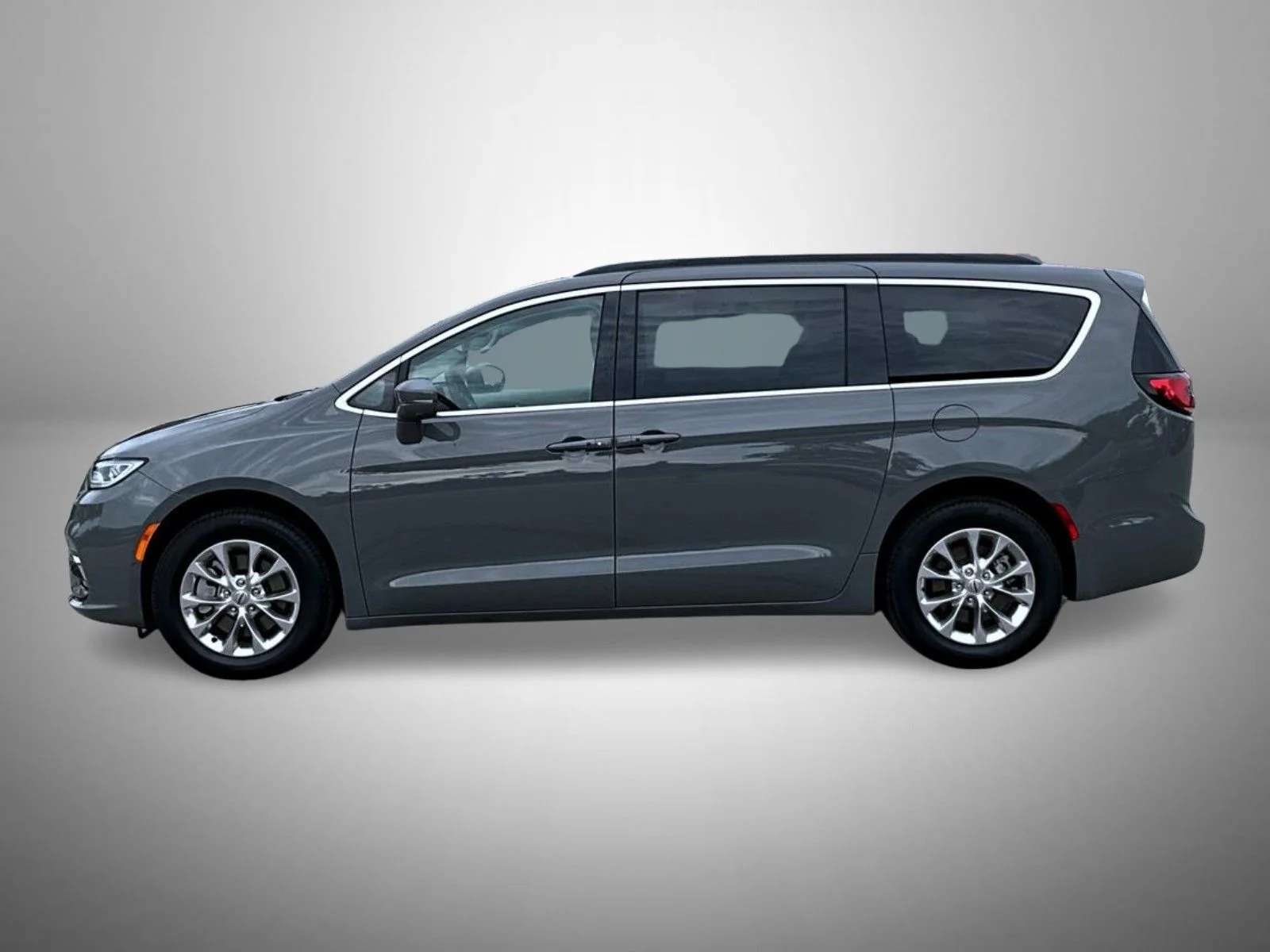 Used 2022 White Chrysler Touring L image 8