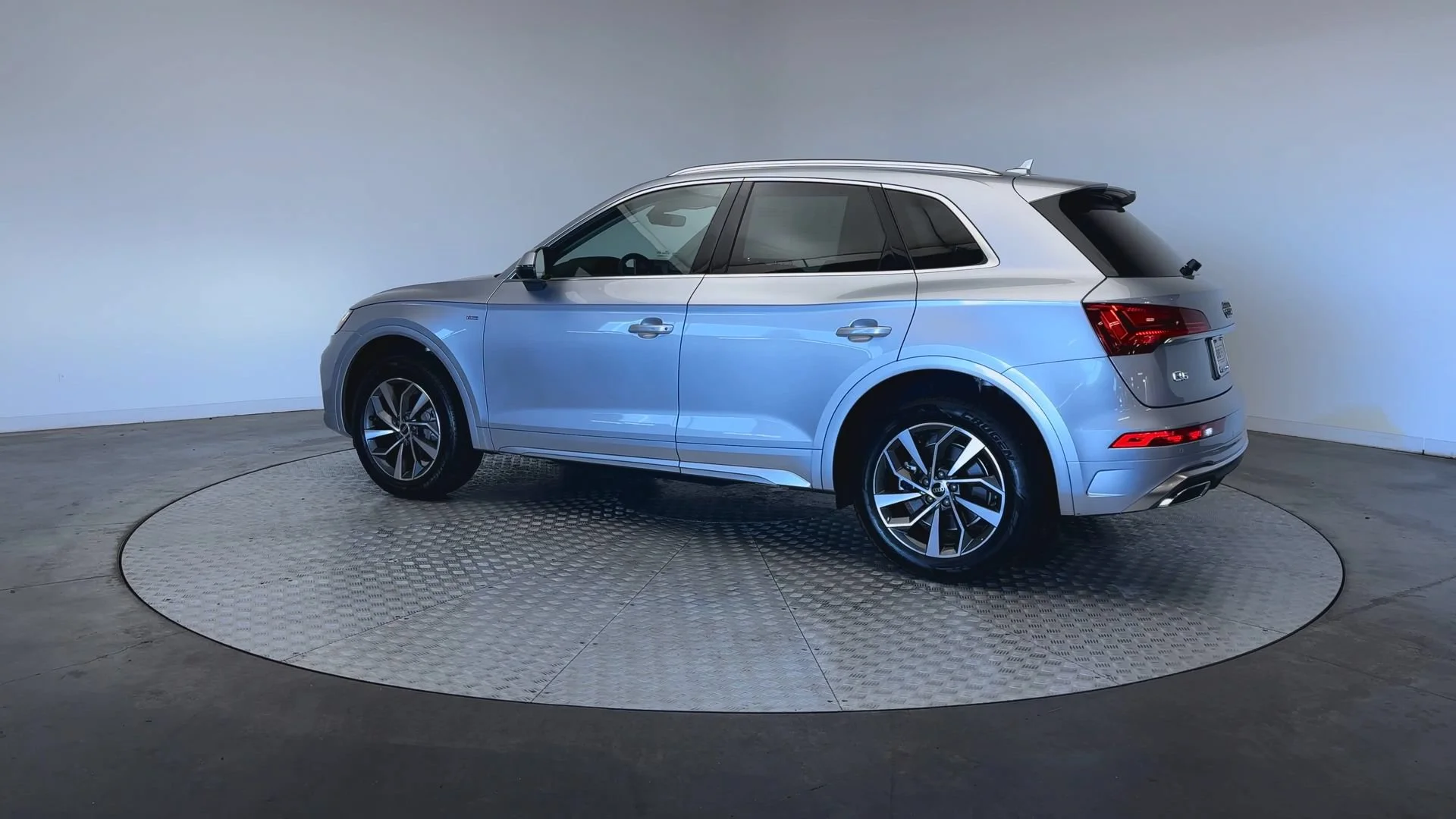 Used 2025 Florett Silver Metallic Audi S line Premium image 6