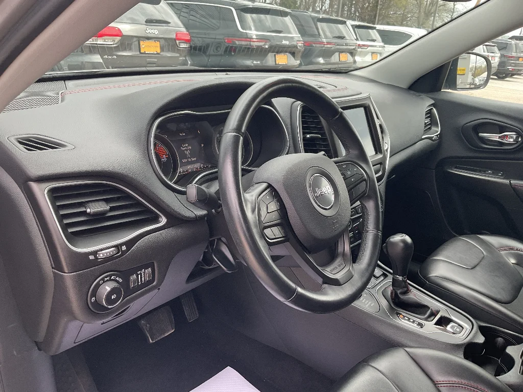 Certified Used 2019 Billet Silver Metallic Clear Coat Jeep Trailhawk Elite image 10