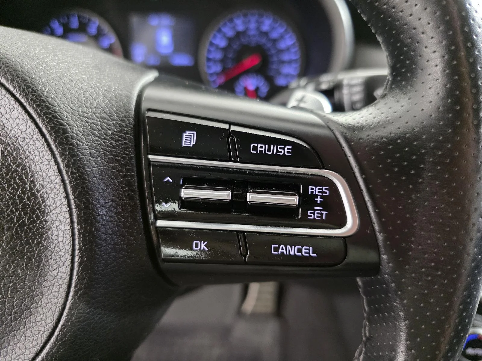 Used 2019 Snow White Pearl Kia GT image 27