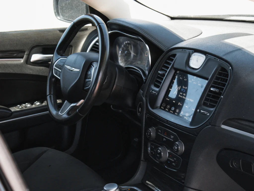 Used 2018 Gloss Black Chrysler Touring image 26
