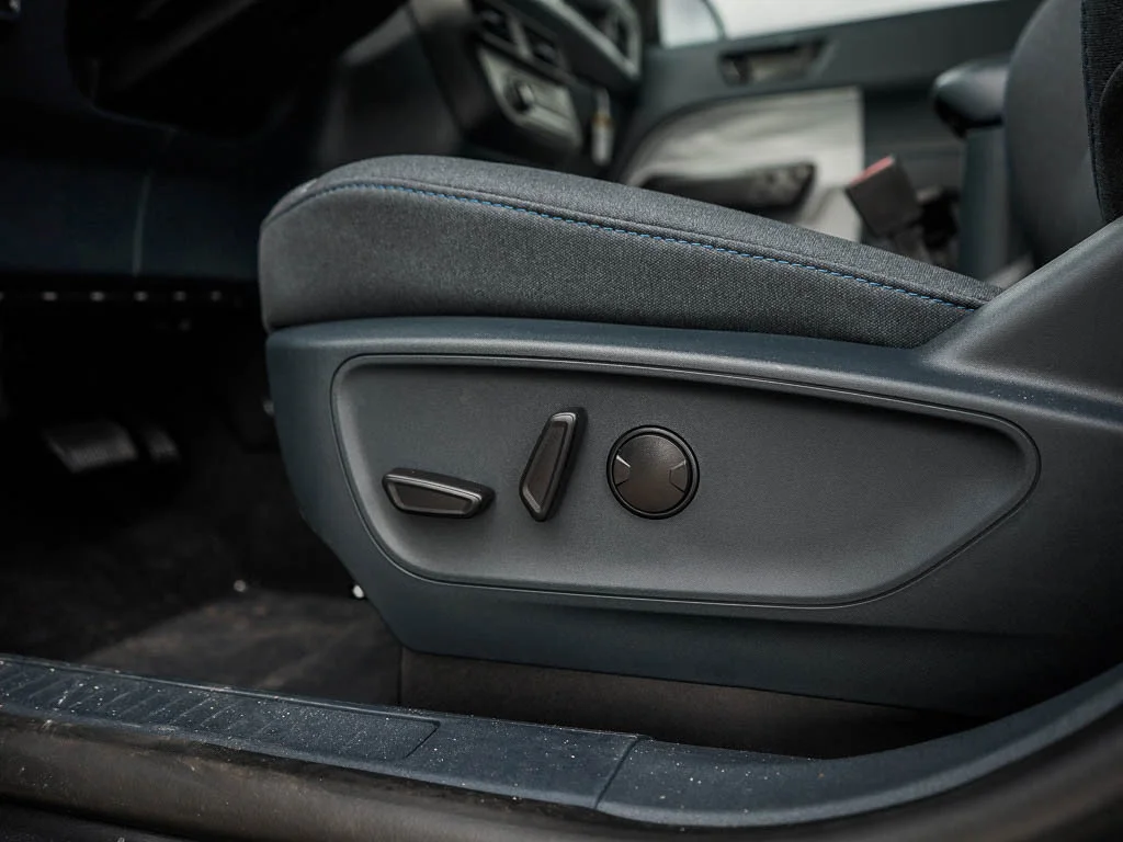 New 2026 Carbonized Gray Metallic Ford XLT image 17