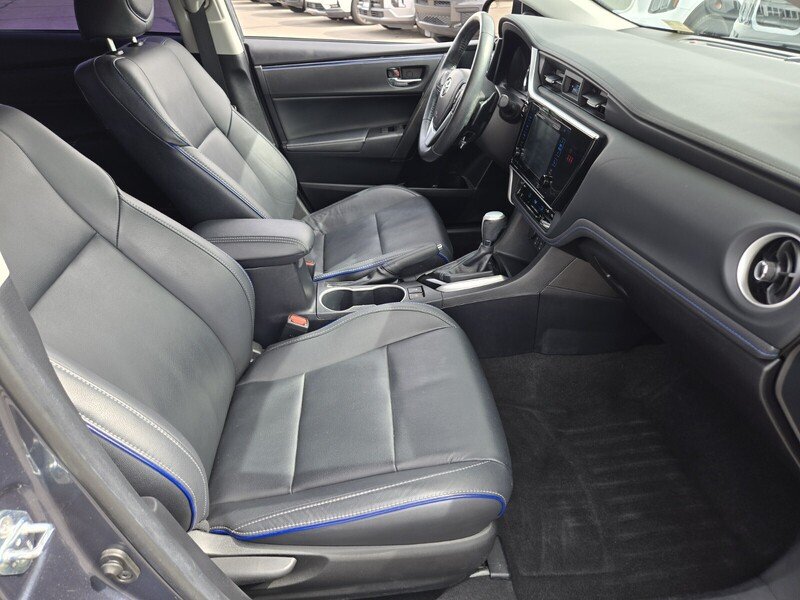 Used 2018 Slate Metallic TOYOTA XSE CVT image 17