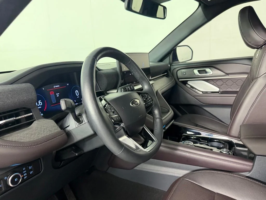 Used 2025 White Ford Platinum image 25