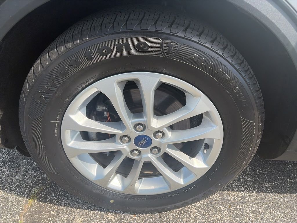 Used 2022 Silver Ford SE image 31