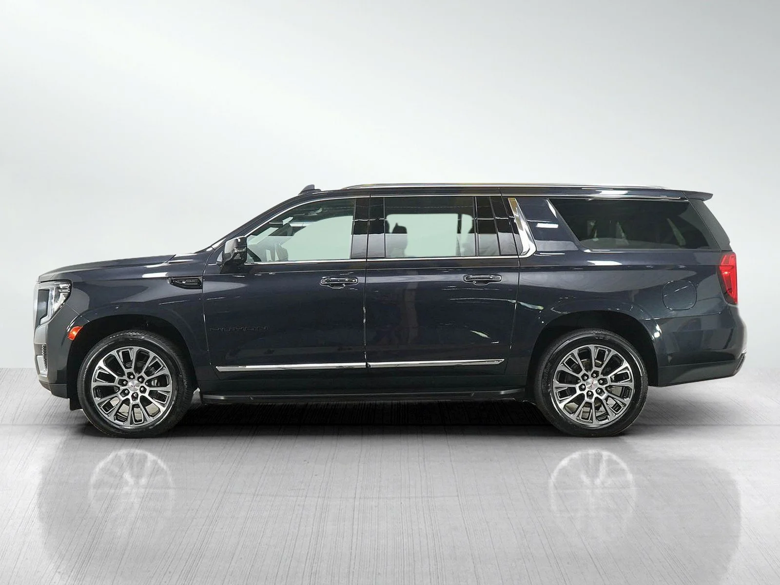 Used 2023 GMC Yukon XL SLT with VIN 1GKS2GKDXPR361791 for sale in Bloomington, Minnesota