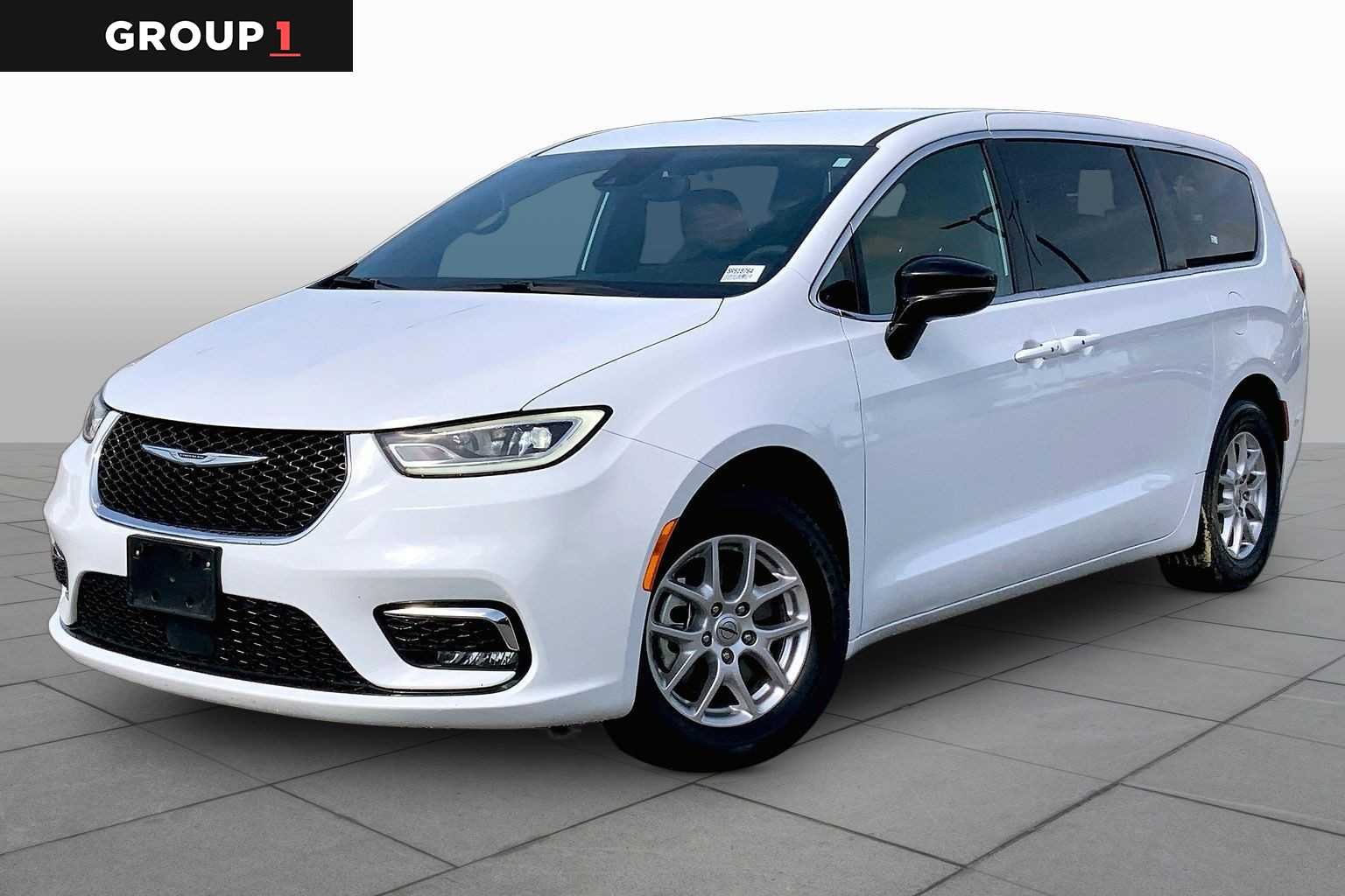 2025 Chrysler Pacifica Select