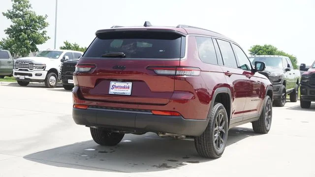 New 2026 Velvet Red Pearl-Coat Exterior Paint Jeep Altitude image 9