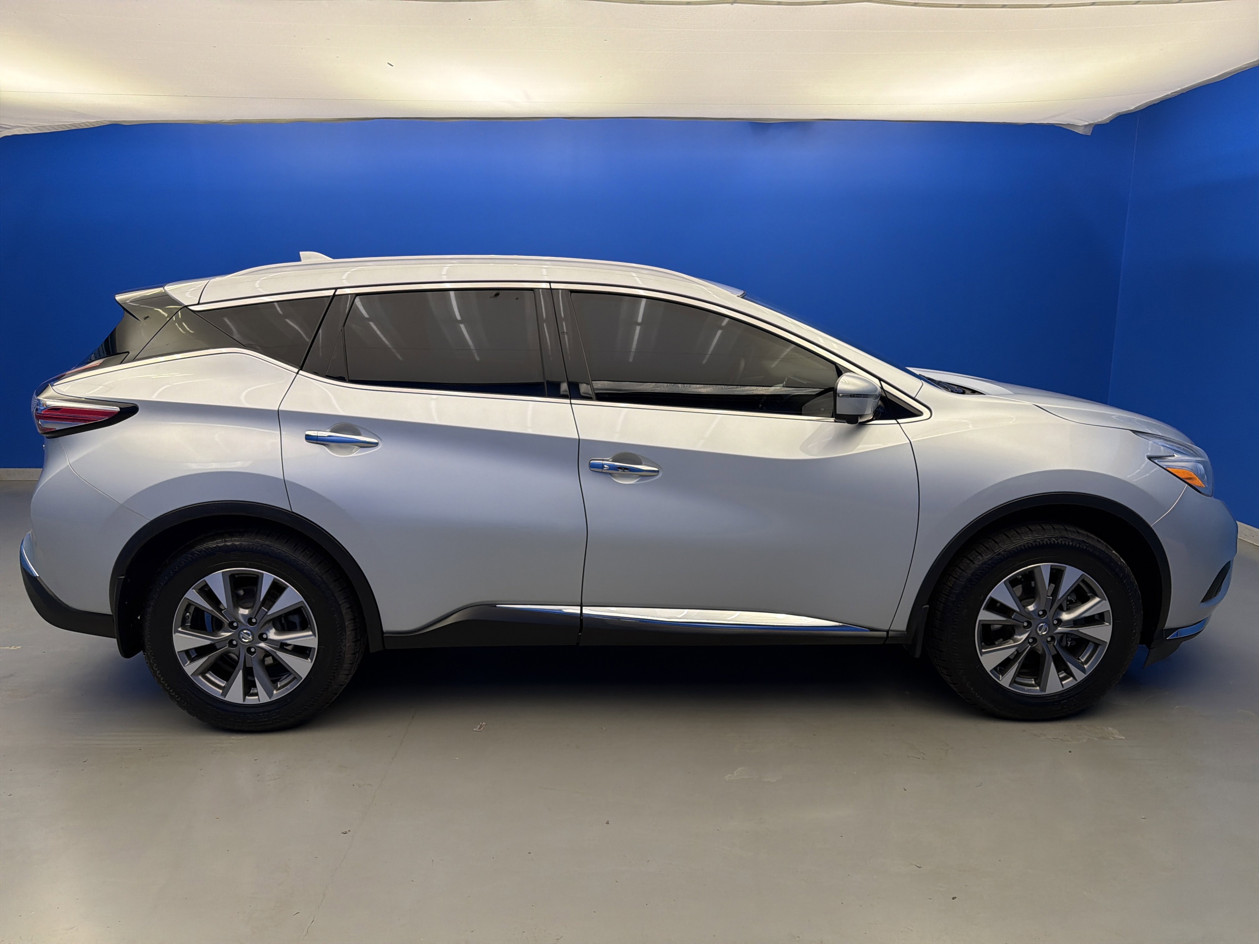 Used 2017 Brilliant Silver Metallic Nissan SL image 8