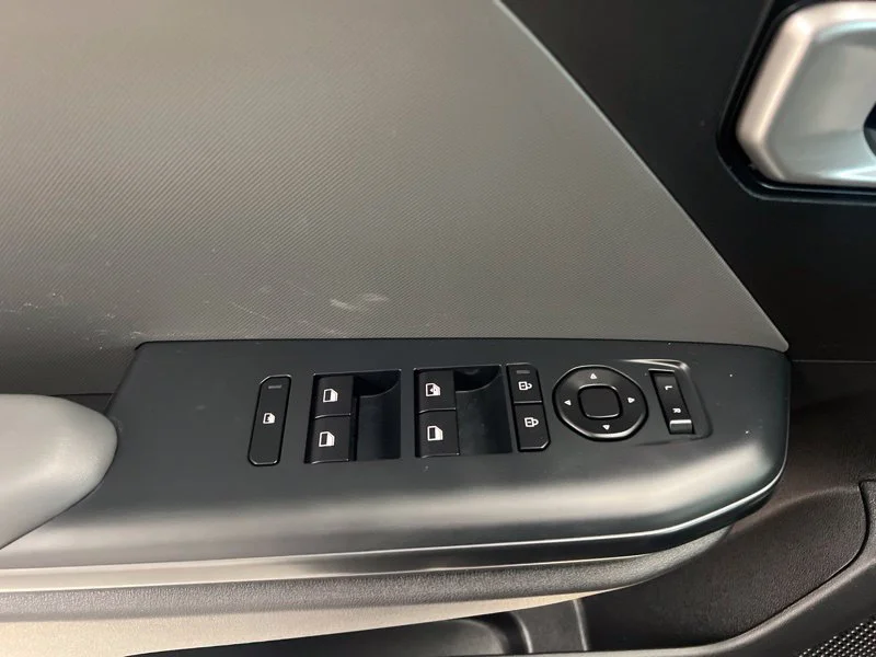 Used 2025 Black Kia LXS image 18