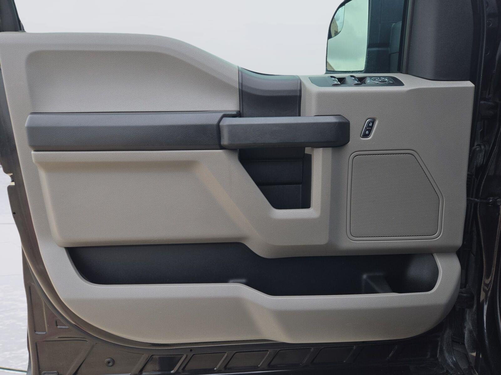 Used 2015 Tuxedo Black Metallic Ford XL image 12