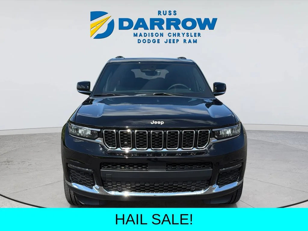 New 2025 Diamond Black Crystal Pearl-Coat Exterior Paint Jeep Limited image 8