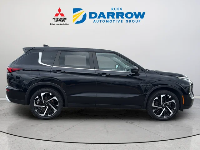 Used 2022 Black Mitsubishi SE image 6