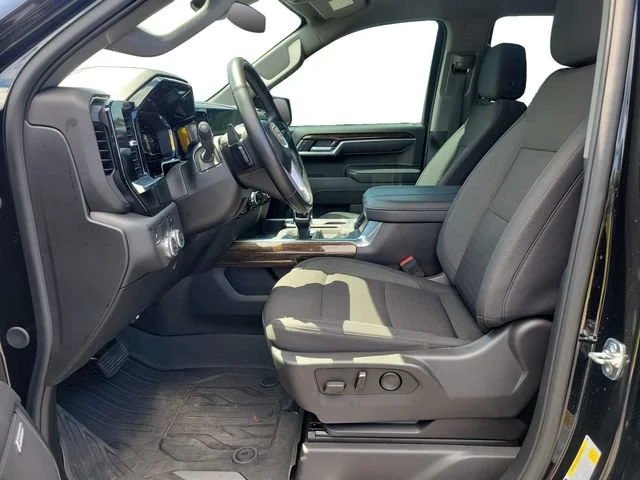 Used 2025 Onyx Black GMC Elevation image 9