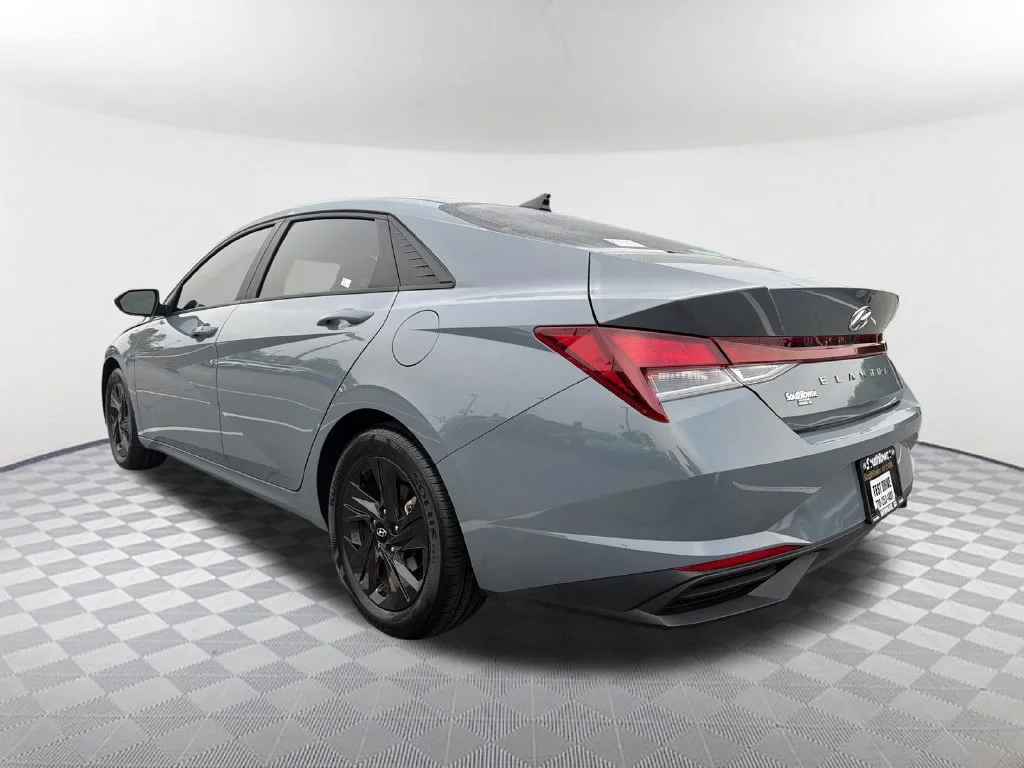 Used 2023 Gray Hyundai SEL image 7