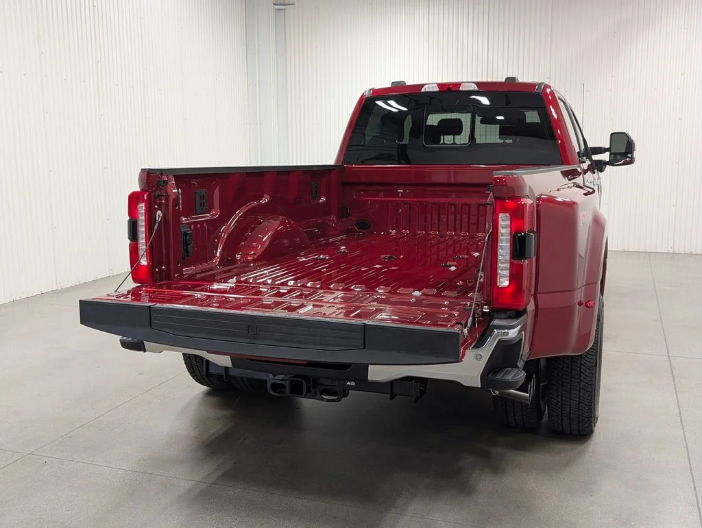 New 2026 Ruby Red Metallic Tinted Clearcoat Ford F-350® King Ranch® image 27