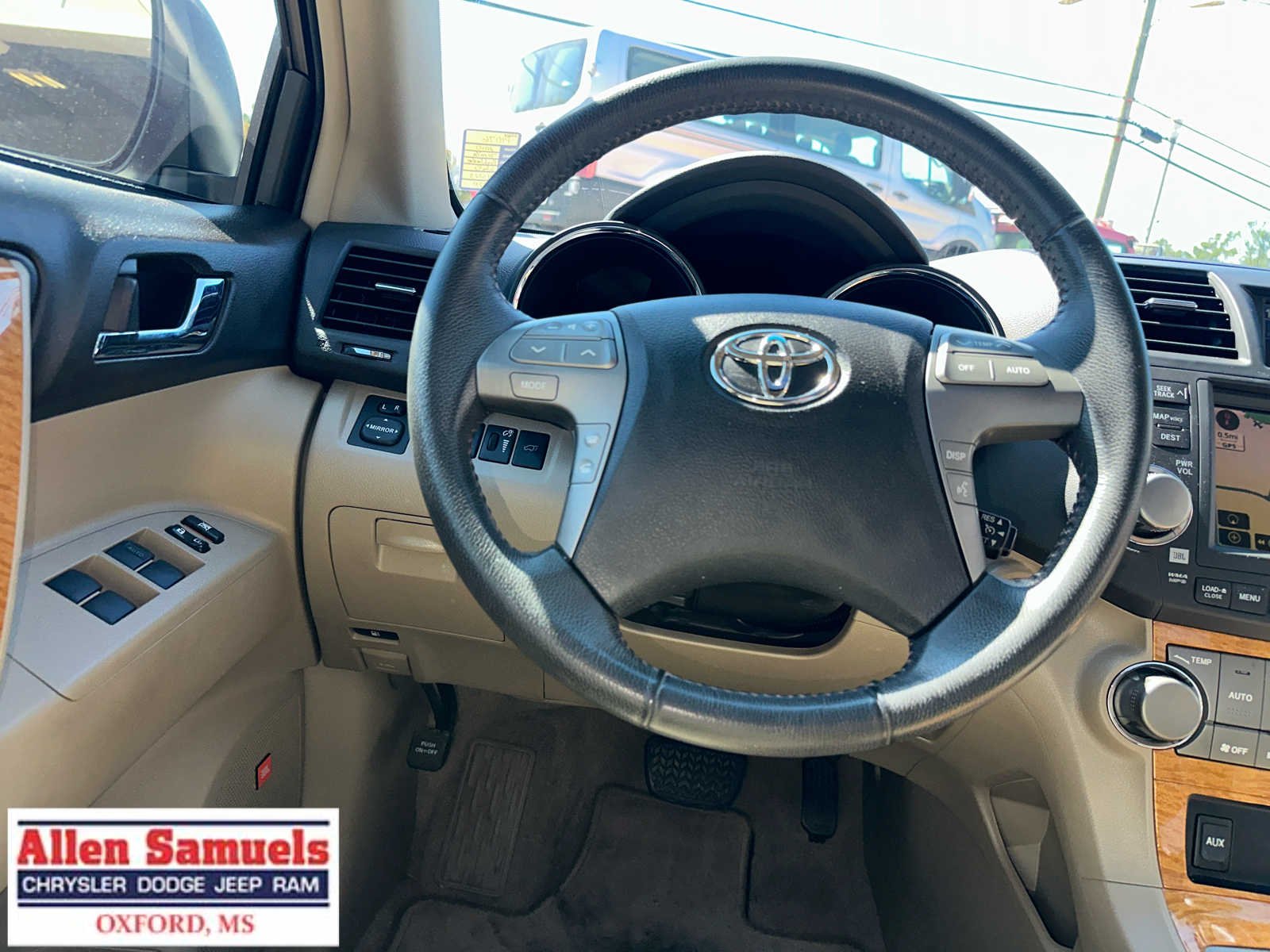 Used 2010 Blizzard Pearl Toyota Limited w/3rd Row image 24