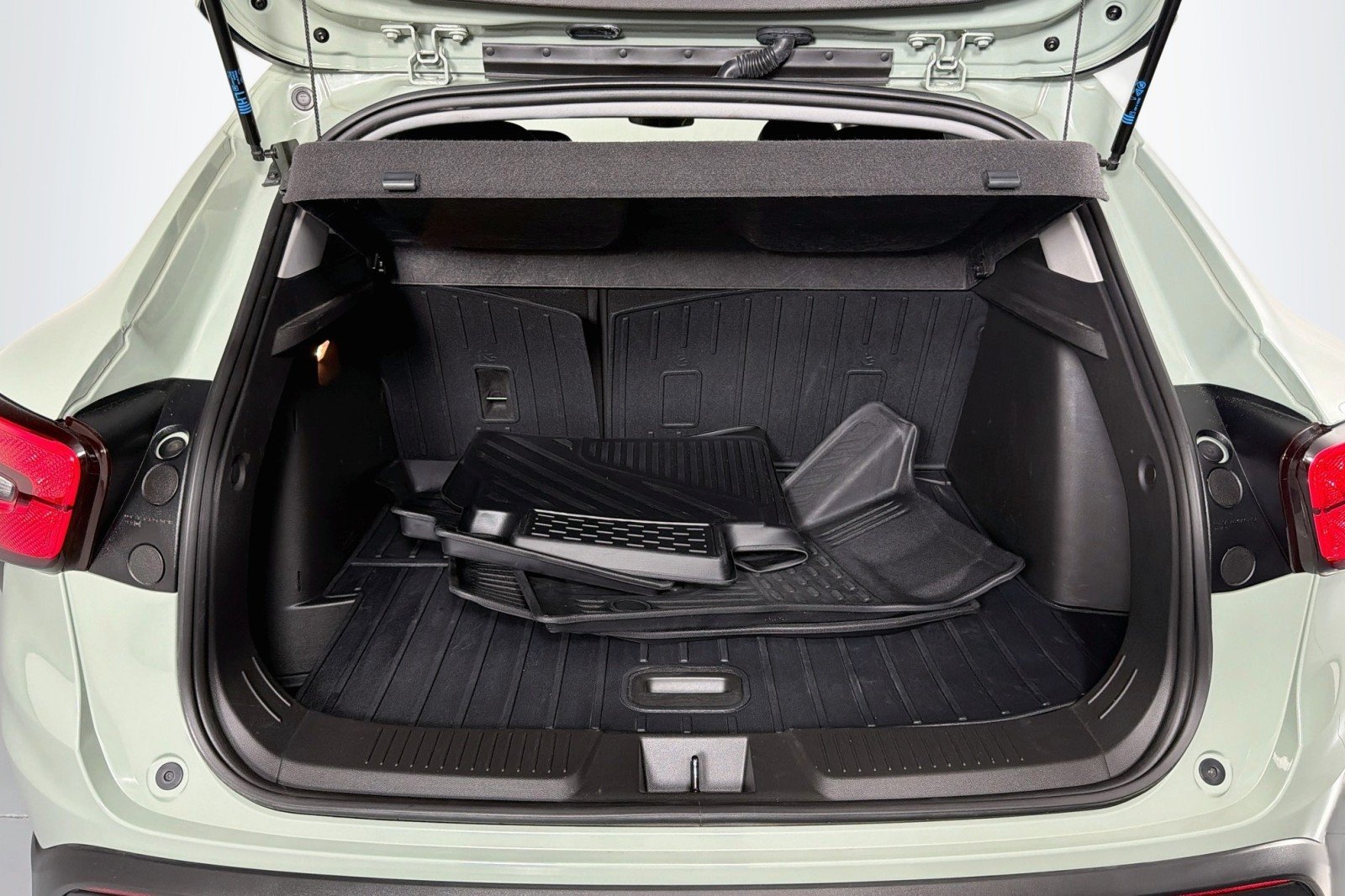 Used 2025 Cacti Green Chevrolet ACTIV image 22
