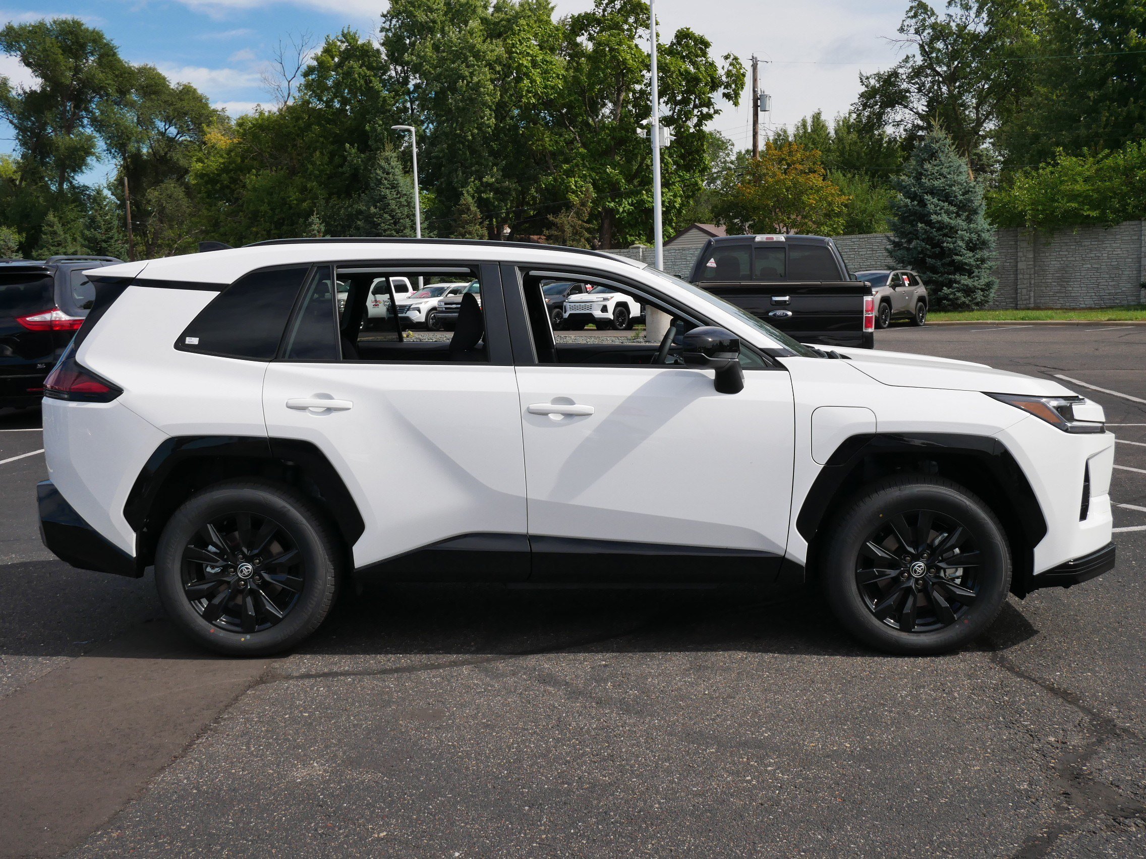 Used 2026 Ice Cap Toyota SE image 6