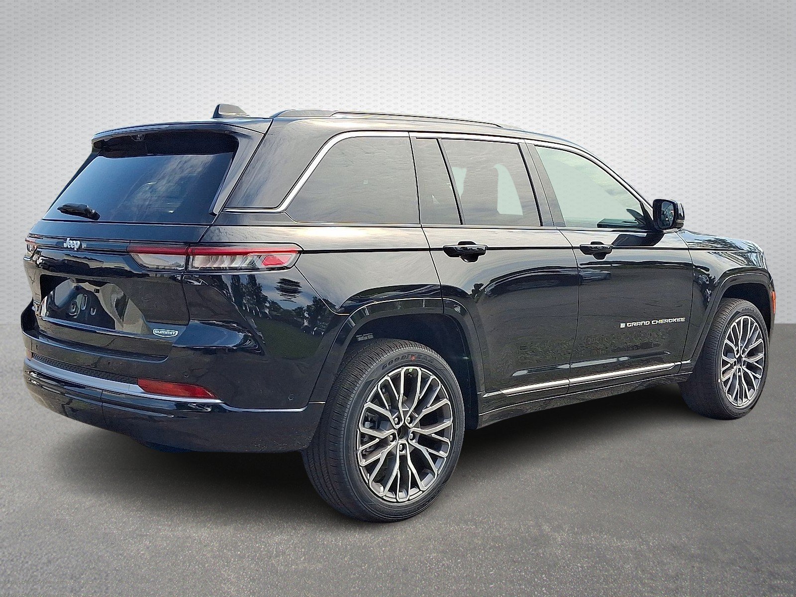 New 2027 High-Gloss Black Paint Jeep Summit 4x4 image 4