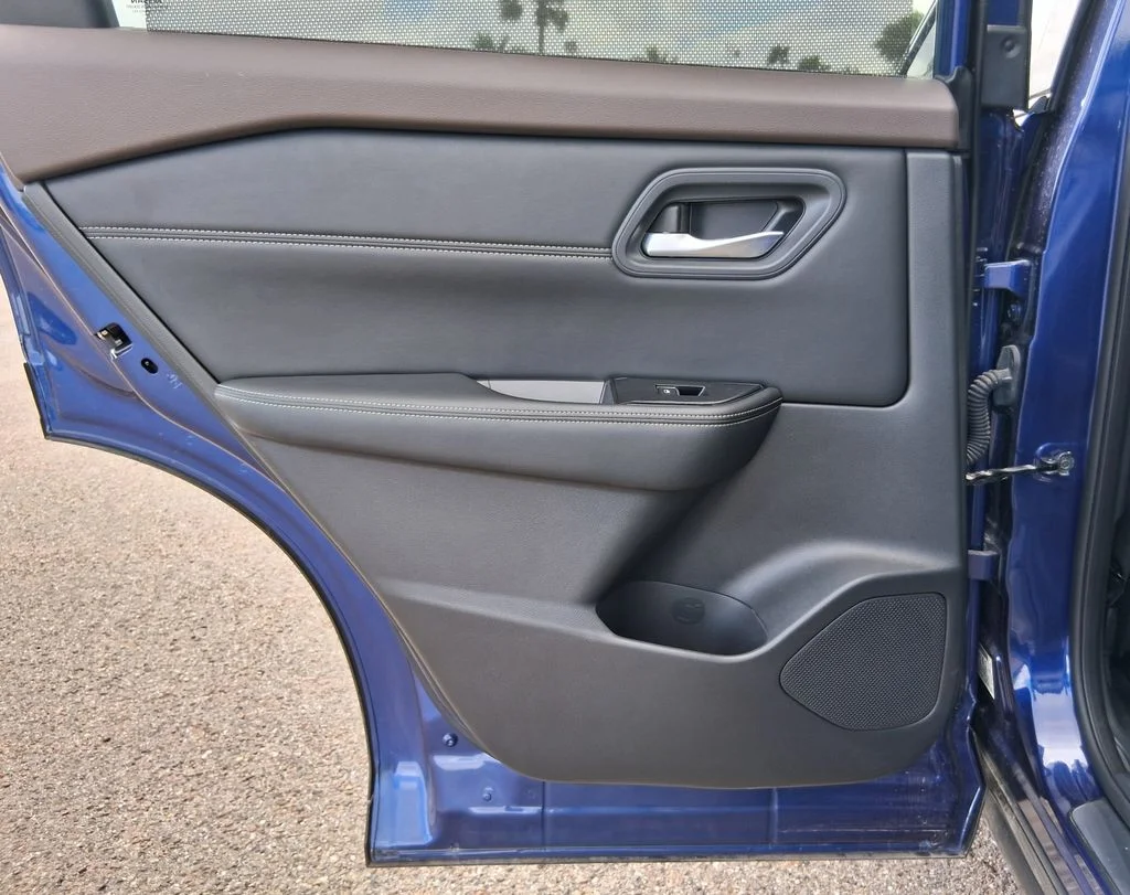 Used 2023 Blue Nissan SL image 16