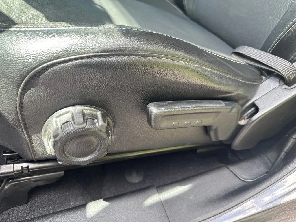 Used 2021 Gray Jeep  image 22