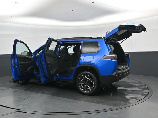 New 2026 Hydro Blue Pearl-Coat Exterior Paint Jeep Laredo image 49