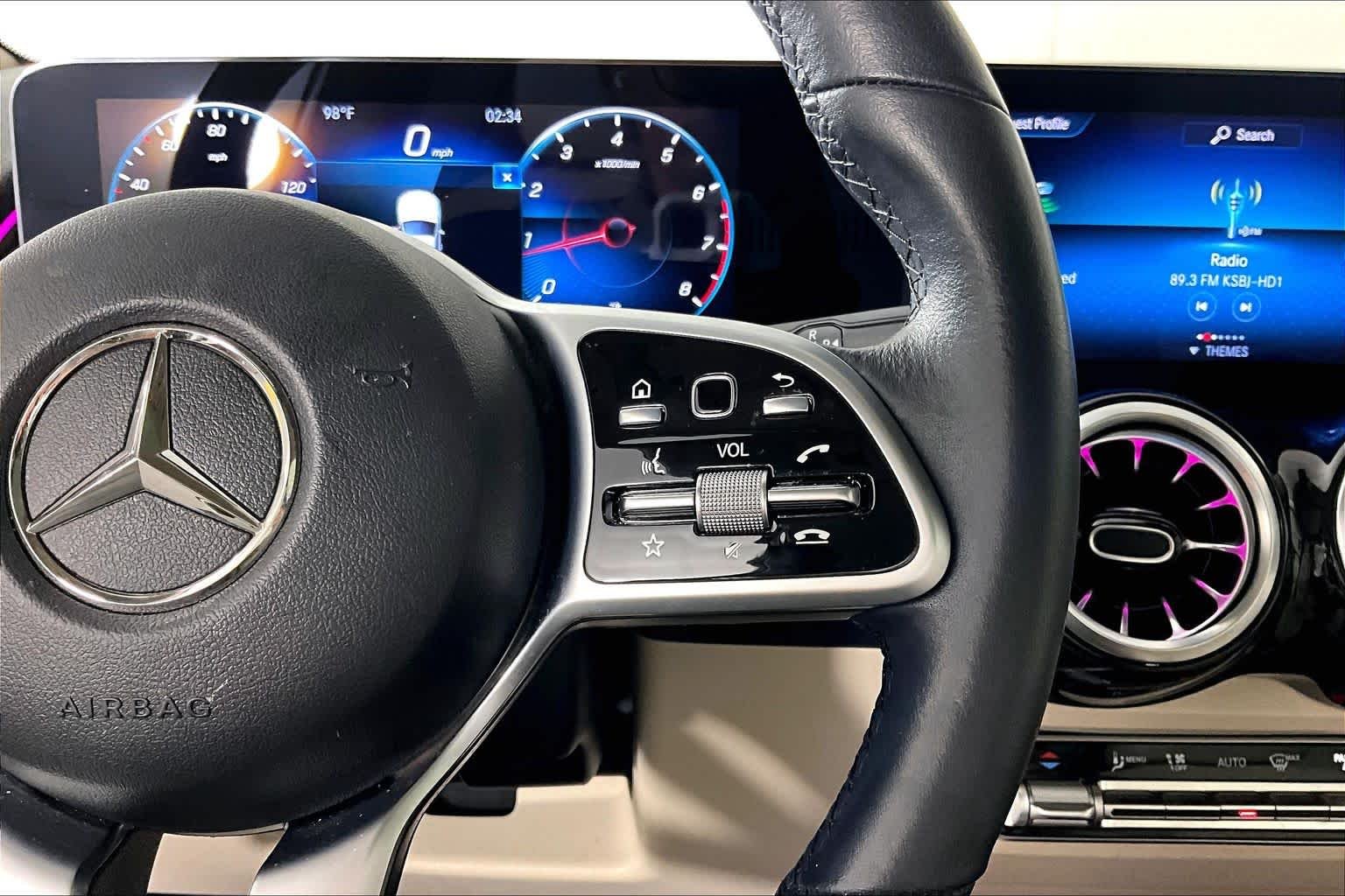 Used 2022 Polar White Mercedes-Benz GLB 250 image 23