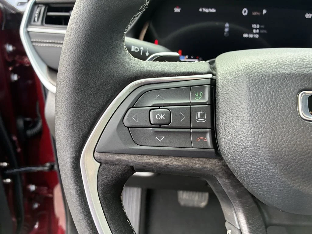 New 2025 Velvet Red Pearl-Coat Exterior Paint Jeep Limited image 22