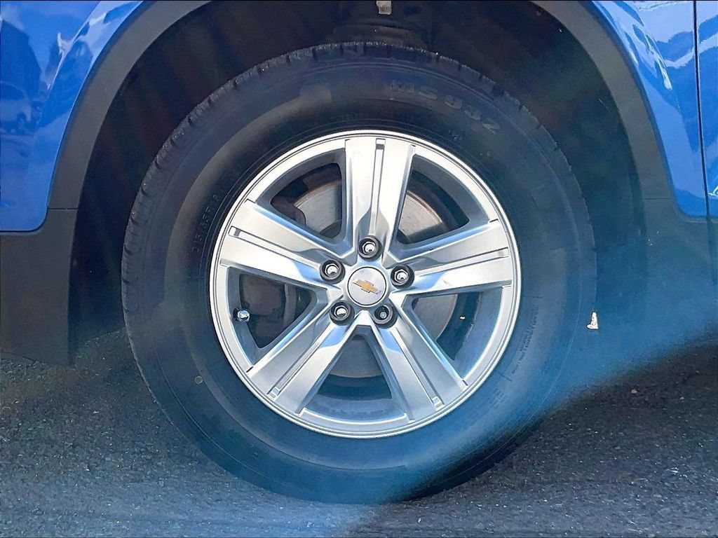 Used 2015 BRILLIANT BLUE METALLIC Chevrolet LT image 7