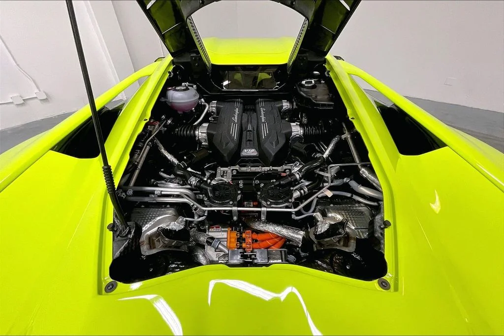 2025 Lamborghini Revuelto Base - Photo 15