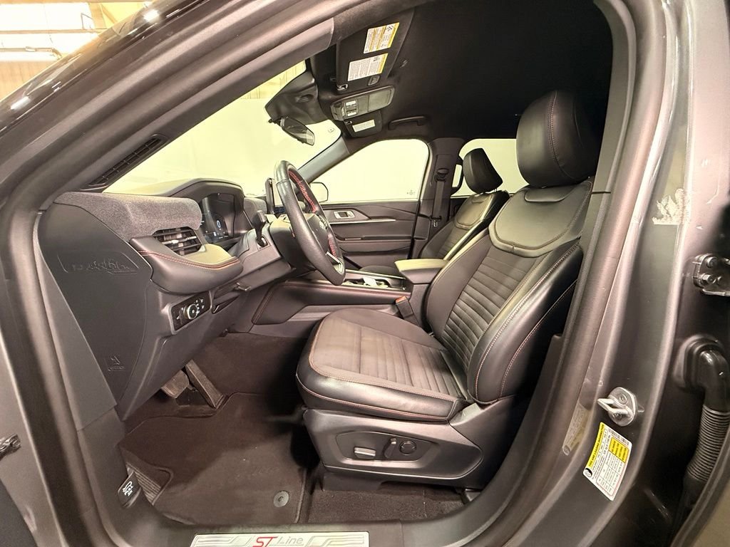 Certified Used 2025 Gray Ford ST-Line image 18
