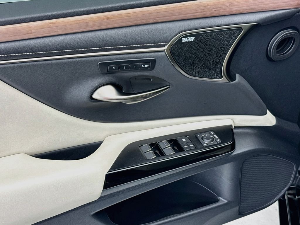 Used 2024 Obsidian Lexus 350 Ultra Luxury image 22