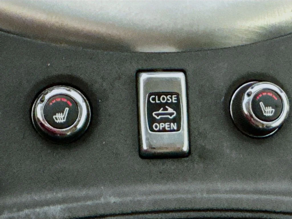 Used 2013 Blue INFINITI Sport image 25
