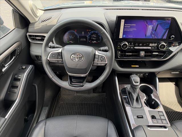 Used 2023  Toyota Limited image 16