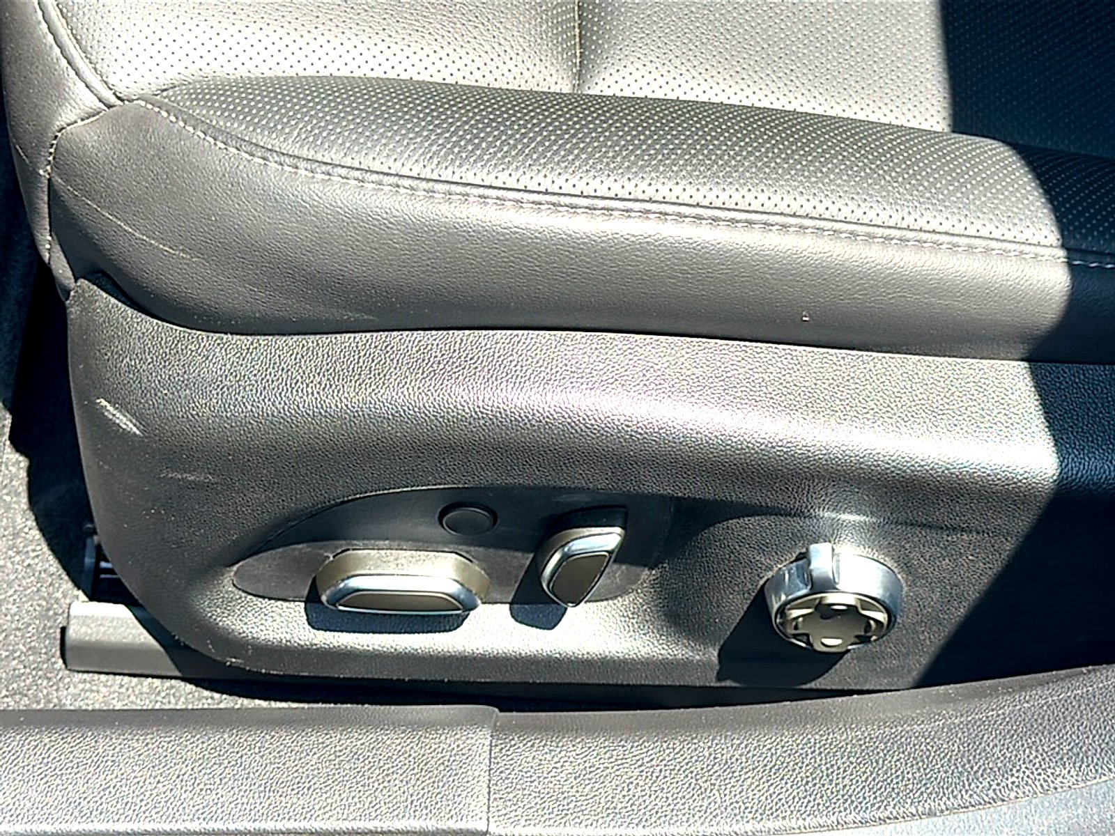 Used 2025 Argent Silver Metallic Cadillac Premium Luxury image 15
