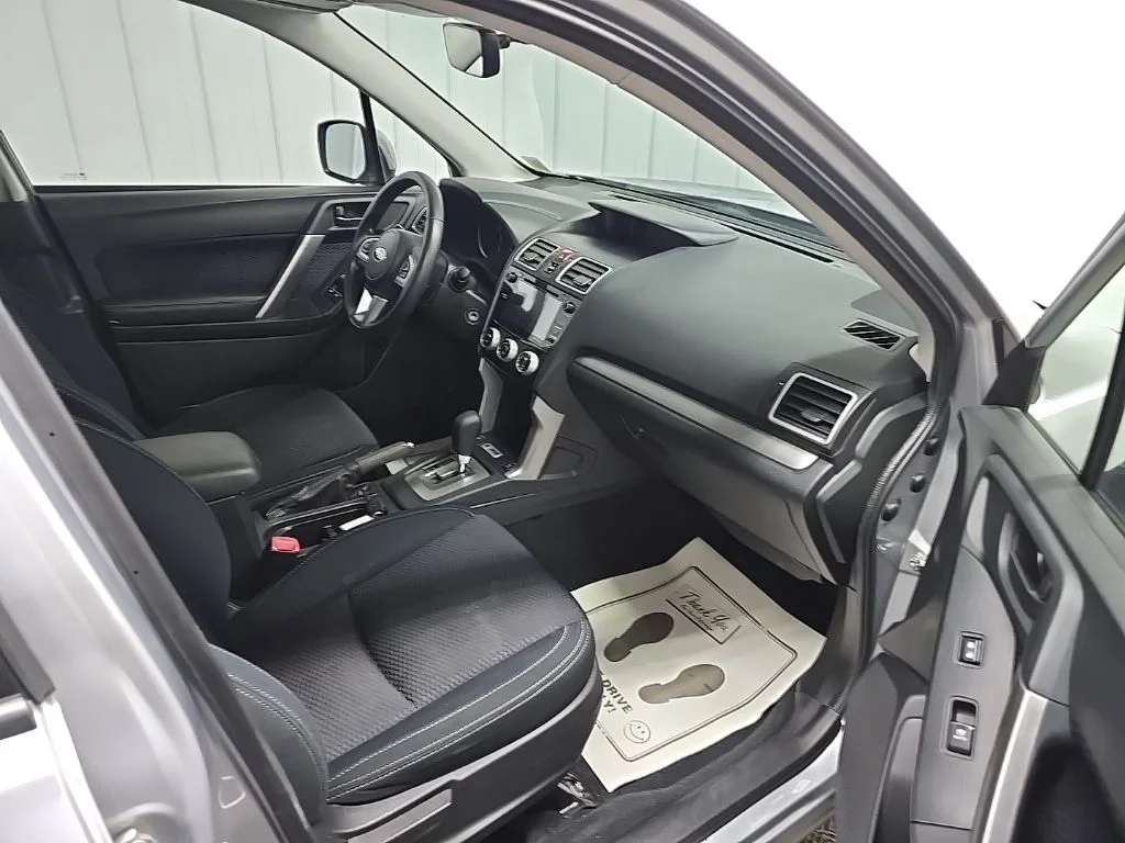 Used 2018 Ice Silver Metallic Subaru 2.5i Premium image 16