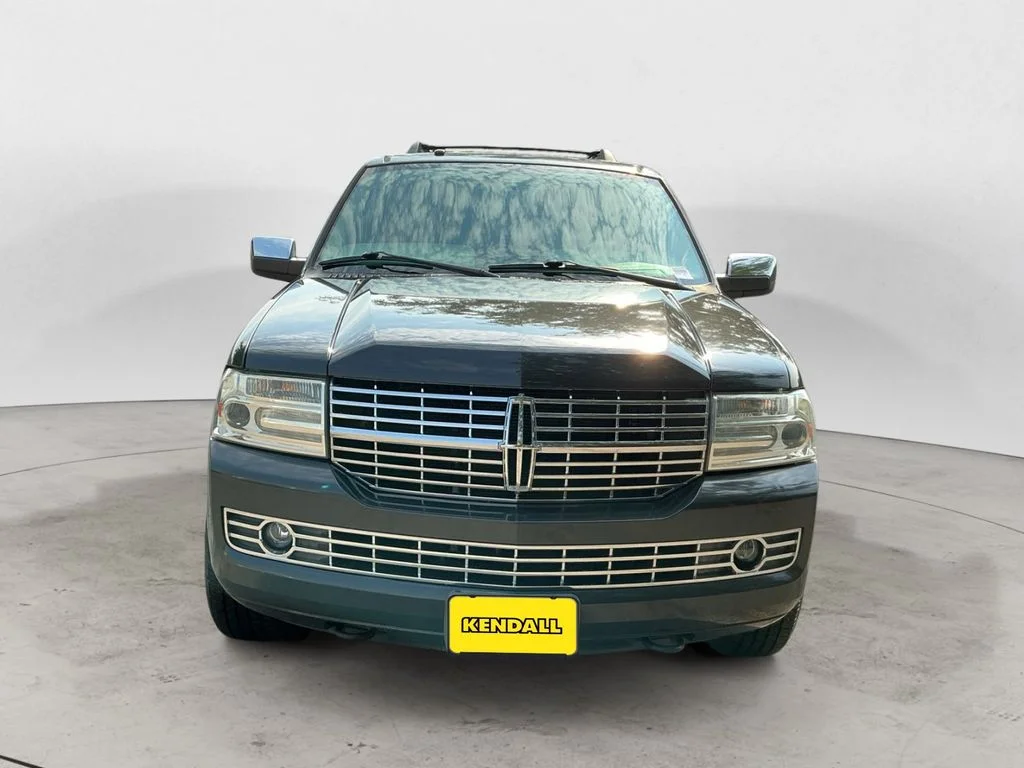 Used 2007 Gray Lincoln Base image 2